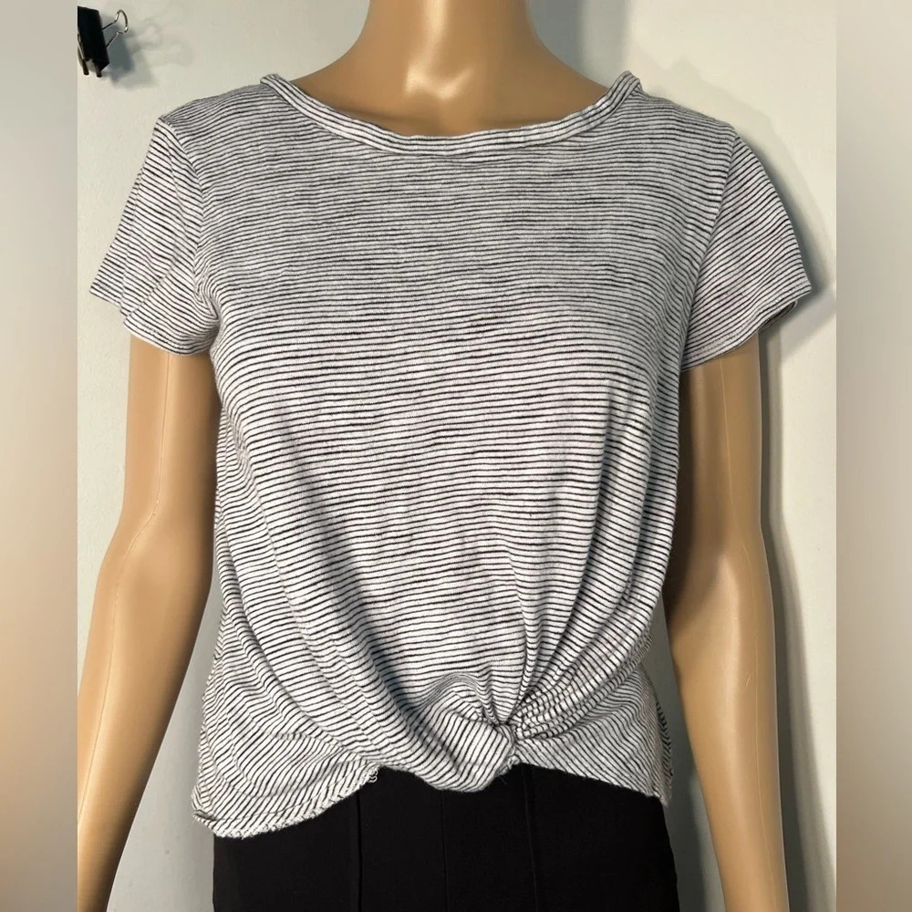 Cupio, M, black &white stripe, short sleeve, crewneck, cropped tie knot top.